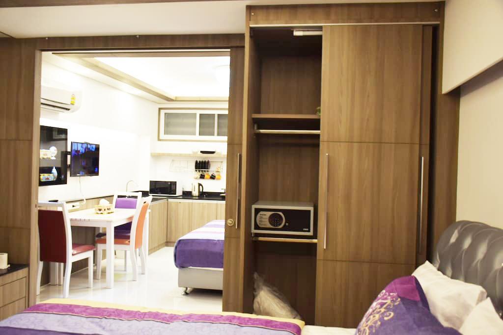 Family Suite Room Pratunam Бангкок Экстерьер фото